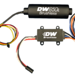 Bomba de combustible DeatschWerks DW650iL de 650 l/h con controlador.