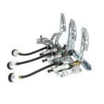 Pedalbox para coche con soporte transversal en el suelo y reposapiés RacingPedalBoxes