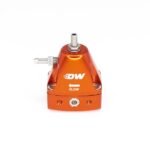 Regulador de presión de combustible ajustable en línea (AFPR) DeatschWerks DWR1000iL, color naranja.
