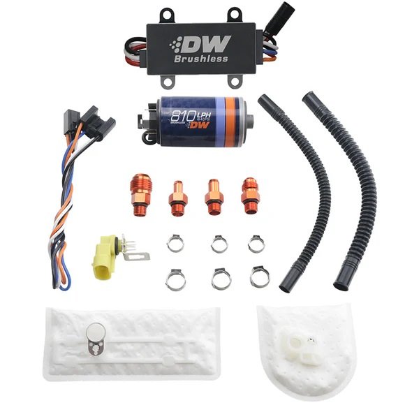 9-811-C105-1002 Bomba de combustible sin escobillas DeatschWerks DW810 para montaje en tanque, 810 L/h, con kit de instalación y controlador C105. - Imagen 1