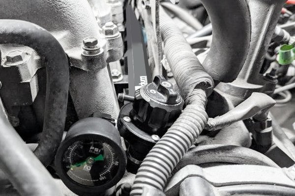 USA-RAD-20-0964-2 Kit de tuberías para riel de combustible Radium Engineering para Toyota 2UZ-FE sin VVT-i - Imagen 1