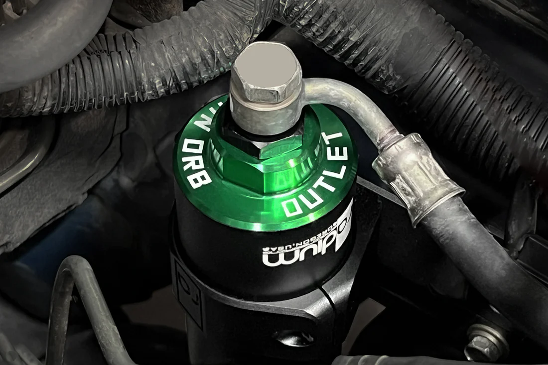 USA-RAD-20-1329-03-1 Kit de filtro de combustible de acero inoxidable Radium Engineering para Mitsubishi EVO 2001-2006 - Imagen 1